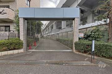 駐車場の出入り口（リングシャッター付き）