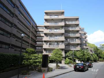 芦屋ハイツ翠ヶ丘の外観（東側から）