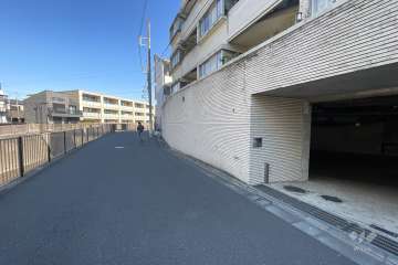 敷地北西側の前面道路