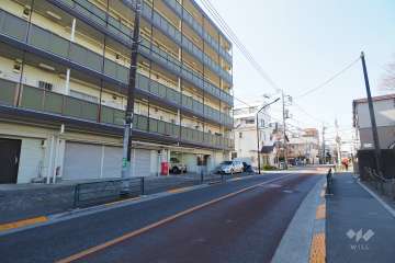 敷地北側の前面道路