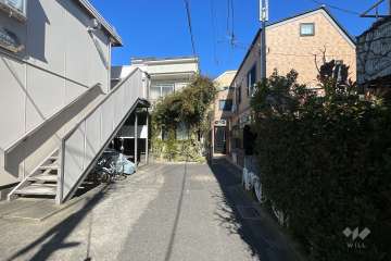 敷地の東側前面道路（南側から）