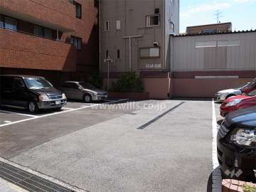 屋外の駐車場