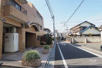 敷地北側の前面道路