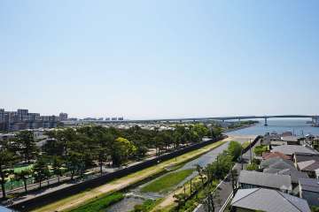 屋上からの眺め（南東方向）芦屋浜が見えます。