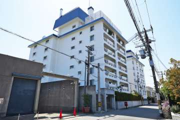 芦屋サンプラザの外観（北西側から）