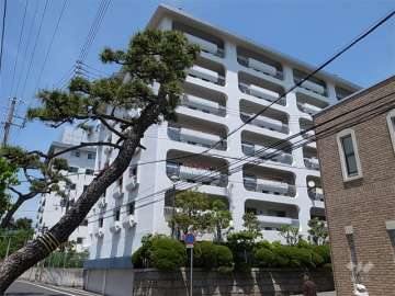 芦屋サンプラザの外観（南西側から）
