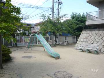 敷地内に公園があります。
