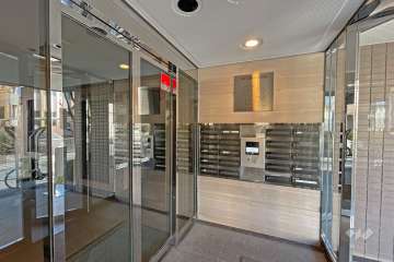 エントランスはオートロック付きです。