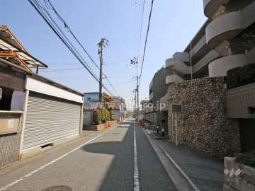 敷地北側の前面道路