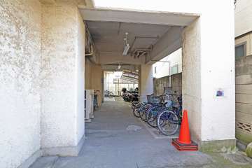 敷地南部分にある駐輪場