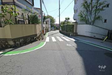 敷地東側の前面道路（南方向）