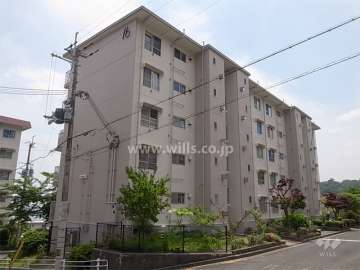 中山五月台住宅16号棟の外観（北東側から）