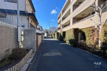 敷地南側の前面道路