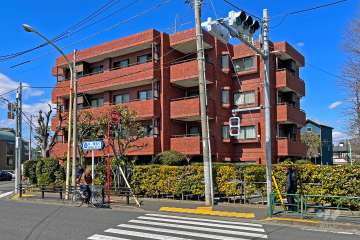 ライオンズヴィアーレ浜田山の外観（南東側から）
