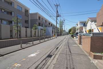 敷地北東側の前面道路