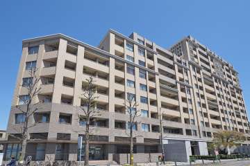 ライオンズ浜田山セントマークスの外観（南西側から）