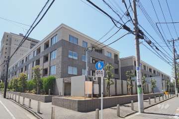 ライオンズ浜田山セントマークスの外観（北東側から）