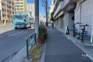 敷地西側の前面道路　