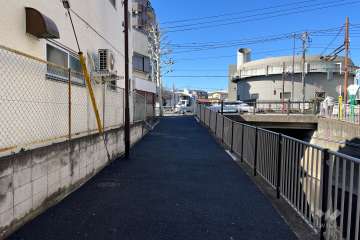 敷地北側の前面道路