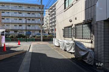 敷地の東側前面道路（北側から）