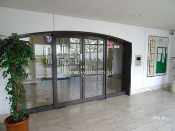 エントランスはオートロック付きです。