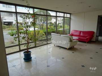 エントランスホールには談話スペースが設けられています。