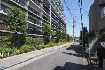 敷地南側の前面道路