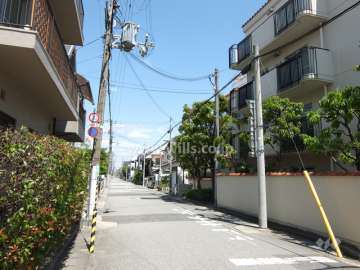 敷地北側の前面道路