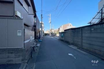 敷地北側の前面道路
