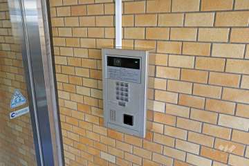 エントランスはオートロック付きです。