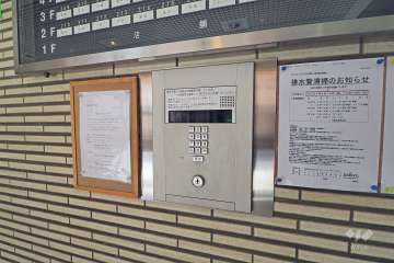 エントランスはオートロック付きです。