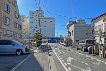 敷地の西側前面道路（北側から）