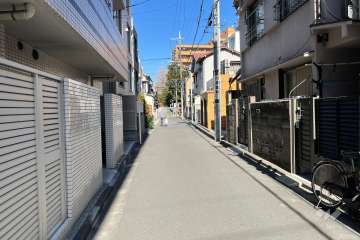 敷地東側の前面道路