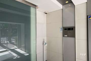 エントランスはオートロック付きです。