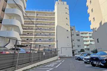 日商岩井第2方南町マンションの外観（東側から）