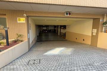 駐車場出入り口