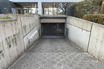 駐車場の出入り口（リングシャッター付き）