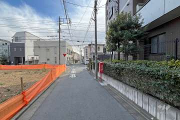 敷地東側の前面道路