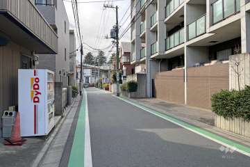 敷地南側の前面道路