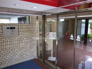 エントランスはオートロック付きです。