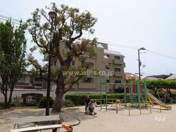 「打出公園」から見たイトーピア芦屋打出小槌町