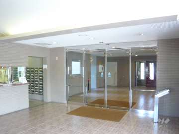 エントランスにはオートロックが付いています。