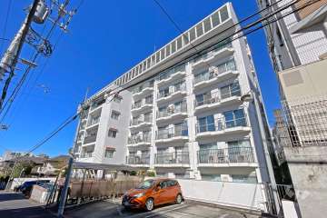 カーサ和泉の外観（南東側から）