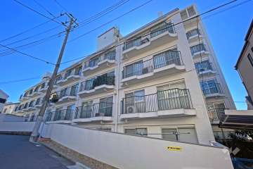 カーサ和泉の外観（北西側から）