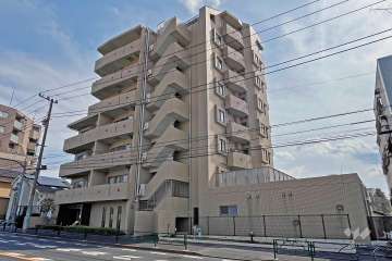 ゼファー明大前クローチェの外観（北西側から）