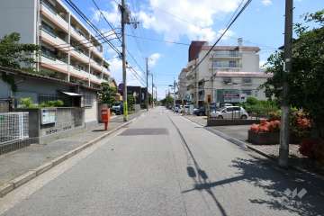 敷地南側の前面道路