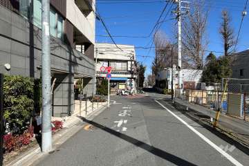 敷地南東側の前面道路