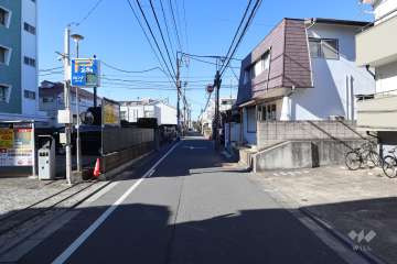 敷地北側の前面道路（東側から）