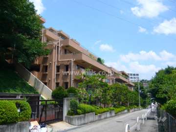 コート芦屋朝日ヶ丘の外観（1号棟を南西側から）