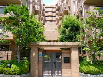 斜行エレベーターがあります。